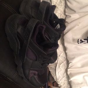 New solid black Nike air max wore once